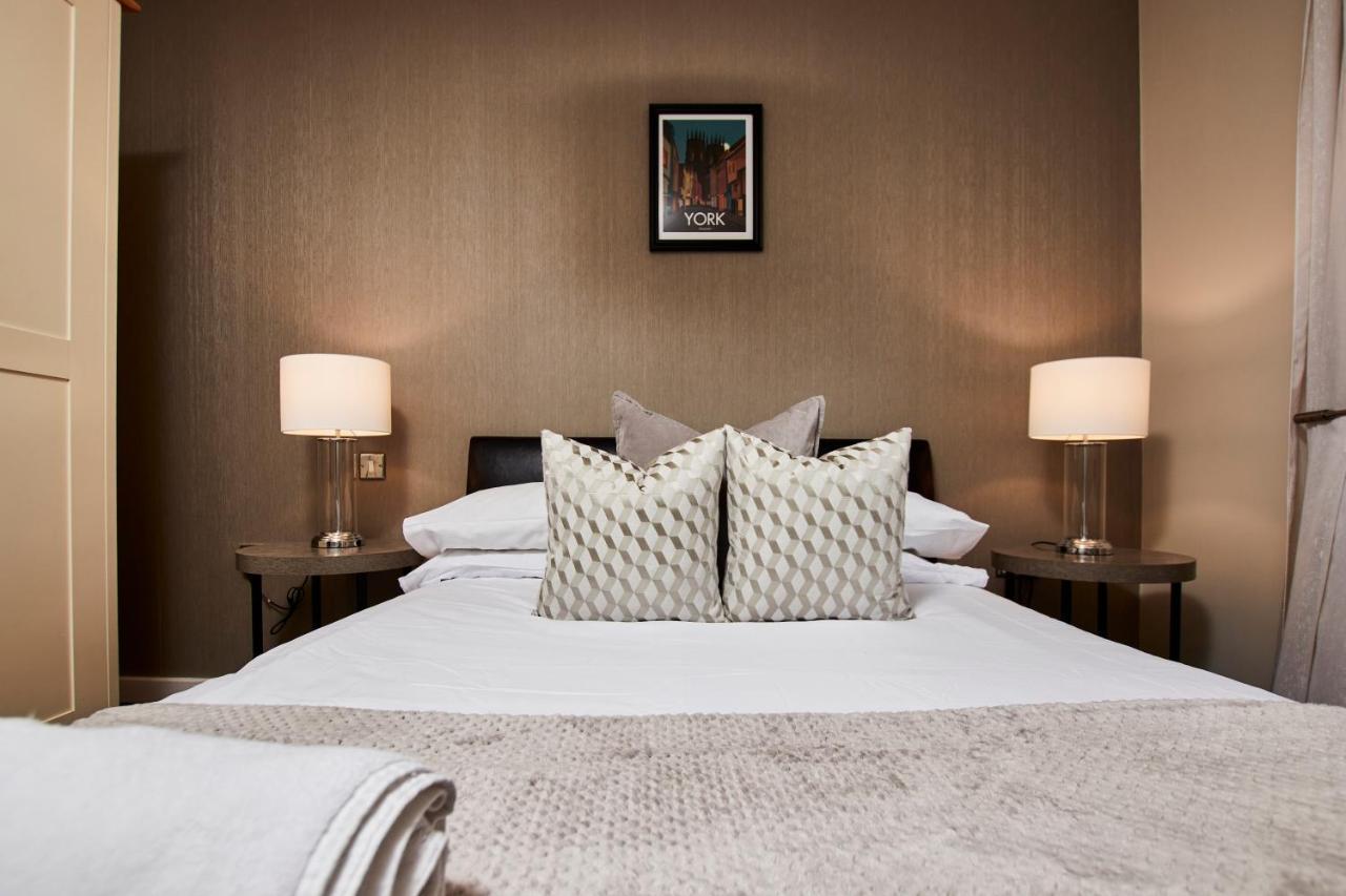 Vikings Apartment With Private Parking & Terrace York Bagian luar foto