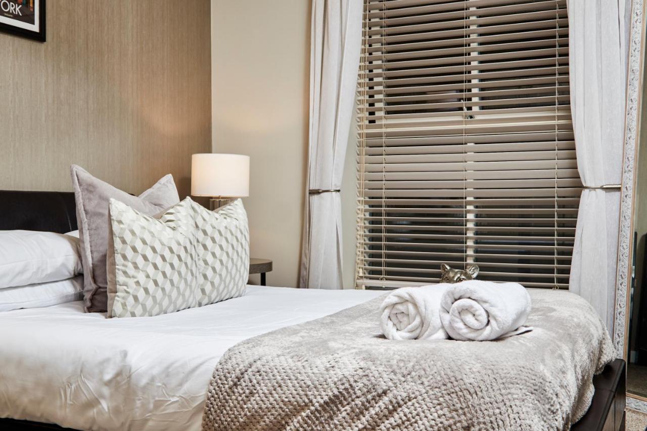 Vikings Apartment With Private Parking & Terrace York Bagian luar foto