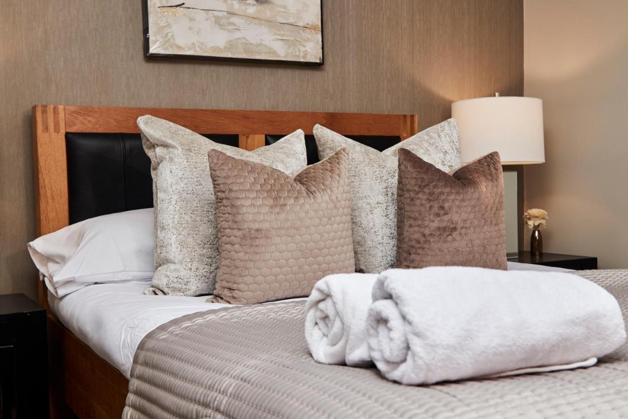 Vikings Apartment With Private Parking & Terrace York Bagian luar foto