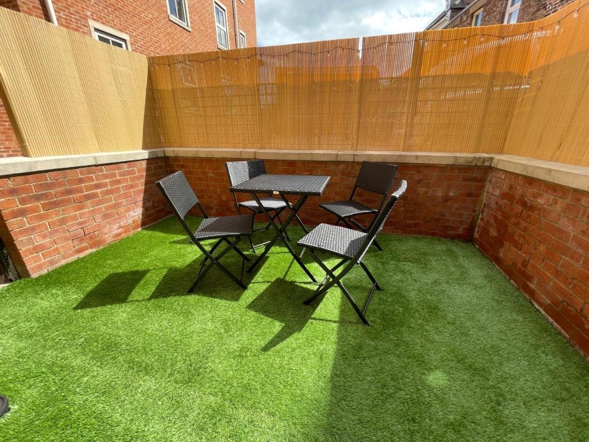 Vikings Apartment With Private Parking & Terrace York Bagian luar foto